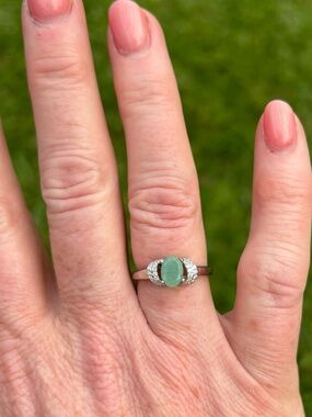 Elegant 925 Sterling Silver Natural Green Emerald Gemstone Ring w/ zircon accent